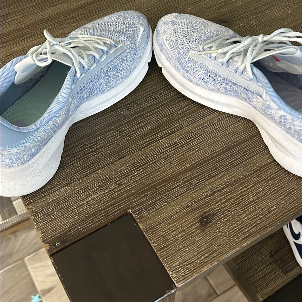 Nike Blue and White Women’s US 9 Sneakers - Picture 8 of 9